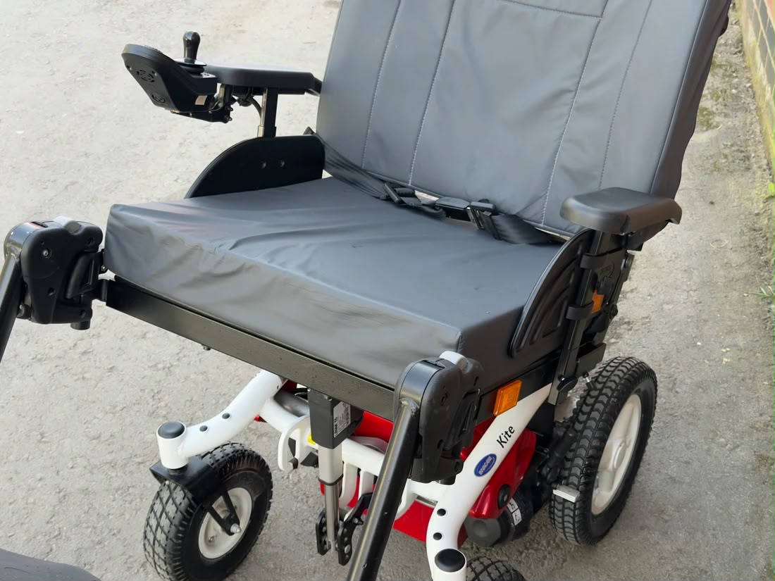 Invacare Kite Bariatric Electric Wheelchair | Tilt & Recline - Image 6