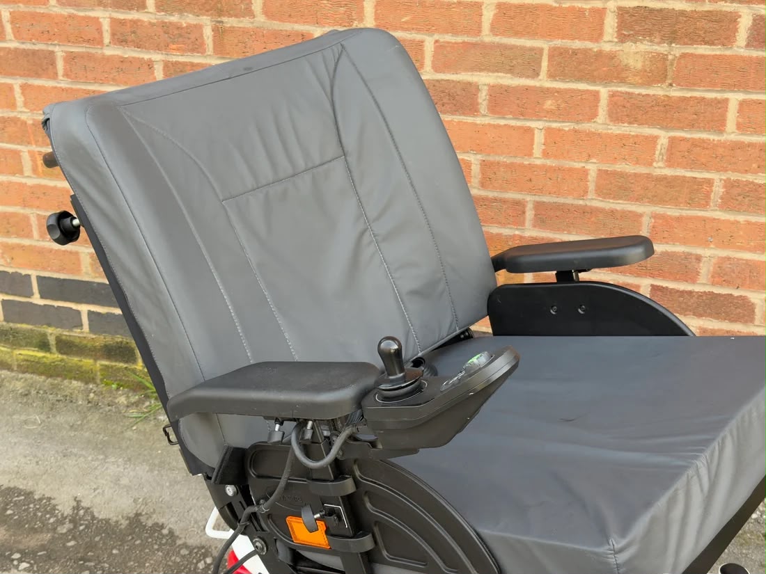 Invacare Kite Bariatric Electric Wheelchair | Tilt & Recline - Image 7