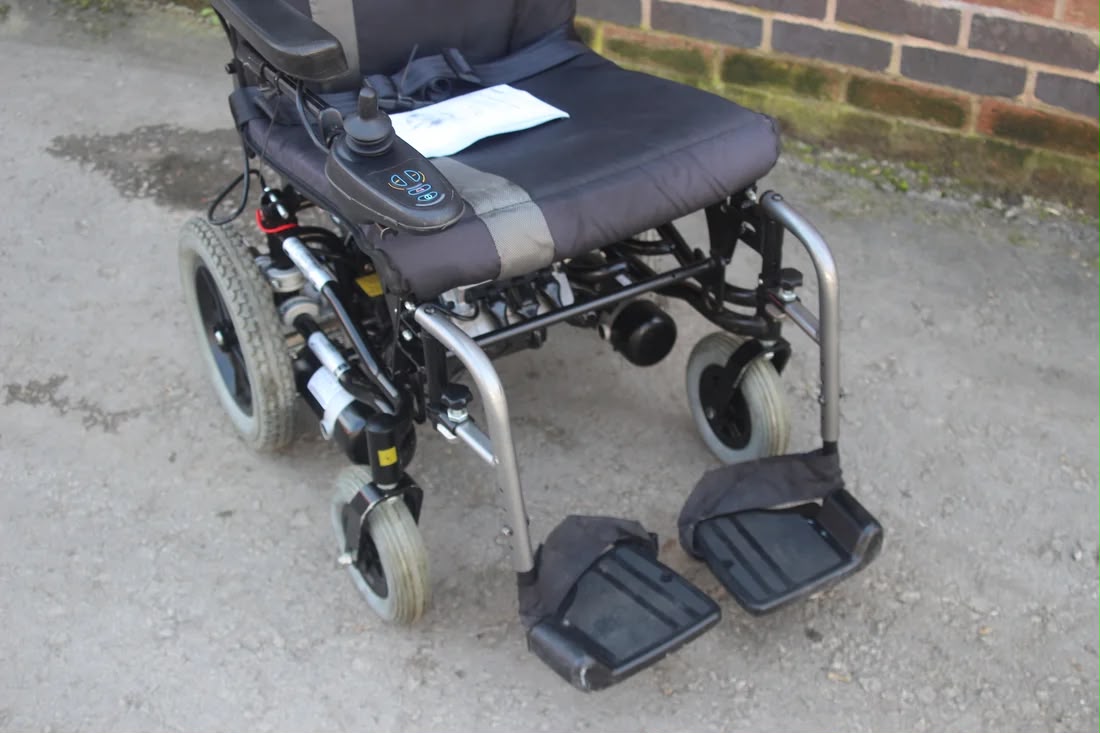 Karma Ergo Electric Wheelchair | 4MPH Powerchair | Off-Board Charging - Image 2