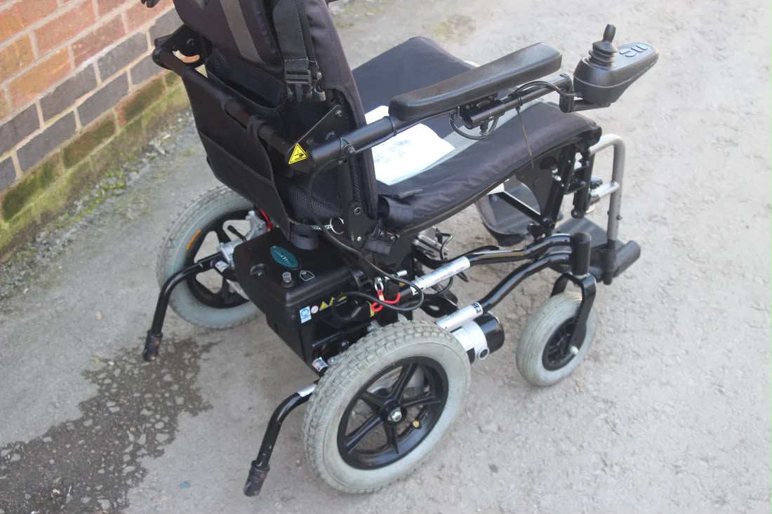 Karma Ergo Electric Wheelchair | 4MPH Powerchair | Off-Board Charging - Image 3