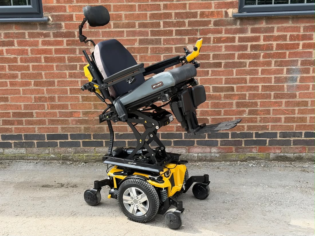 Pride Quantum Edge 2.0 i-Level Electric Wheelchair | Riser, Recline & Tilt - Image 4