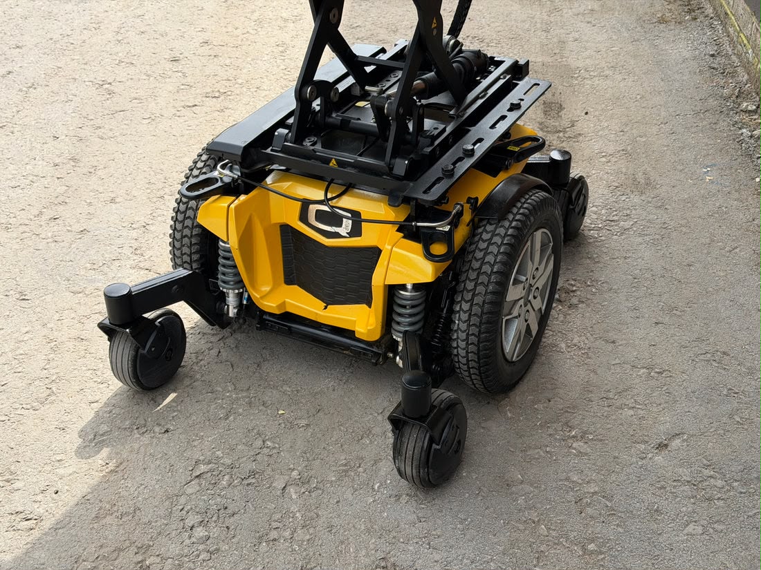 Pride Quantum Edge 2.0 i-Level Electric Wheelchair | Riser, Recline & Tilt - Image 5