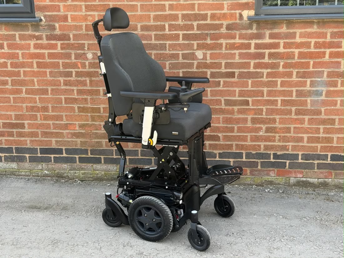 Quickie Q500M Electric Wheelchair | Rising Seat & Tilt | Sedeo Pro - Image 2