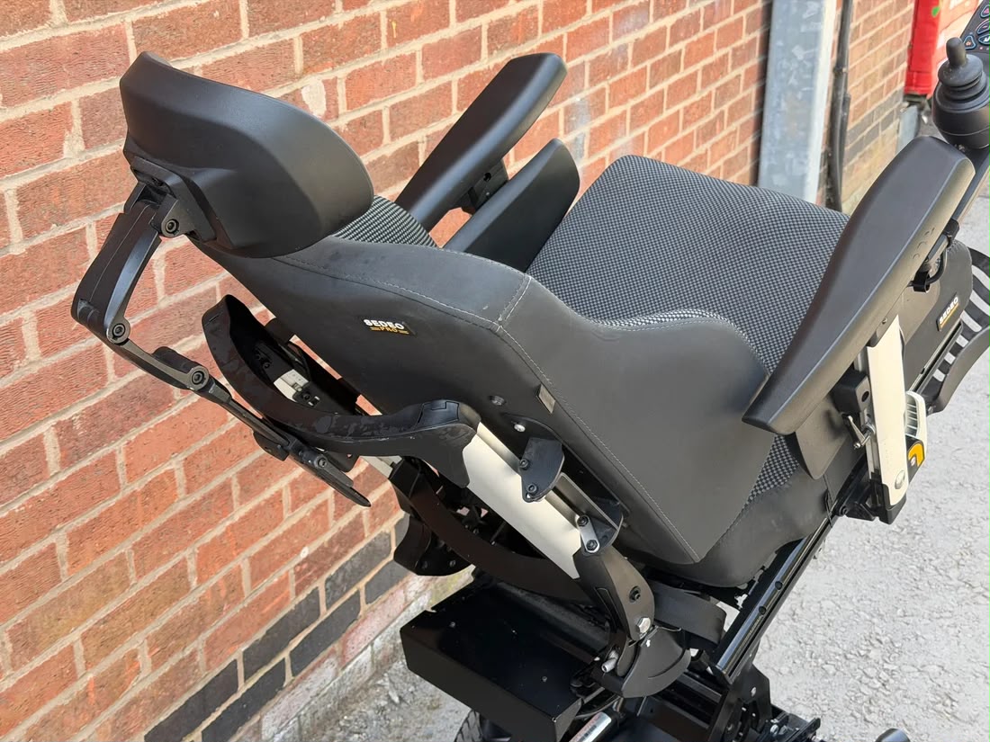 Quickie Q500M Electric Wheelchair | Rising Seat & Tilt | Sedeo Pro - Image 4