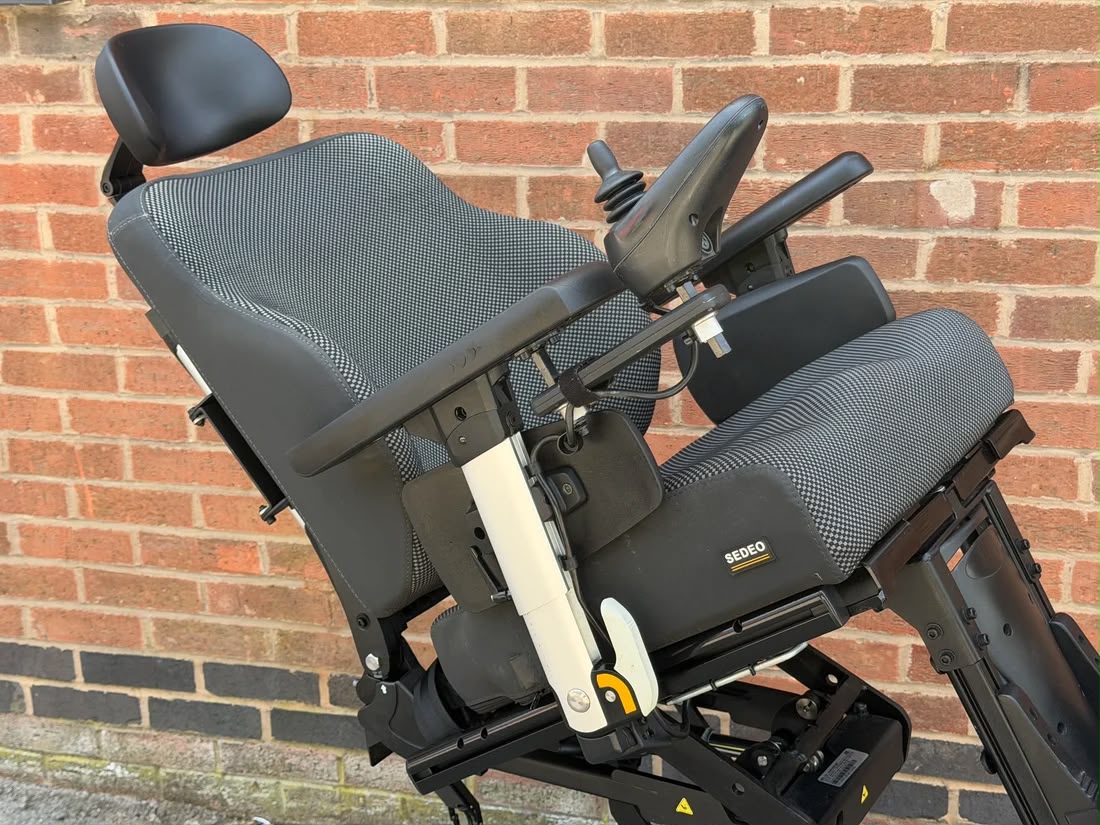 Quickie Q500M Electric Wheelchair | Rising Seat & Tilt | Sedeo Pro - Image 6
