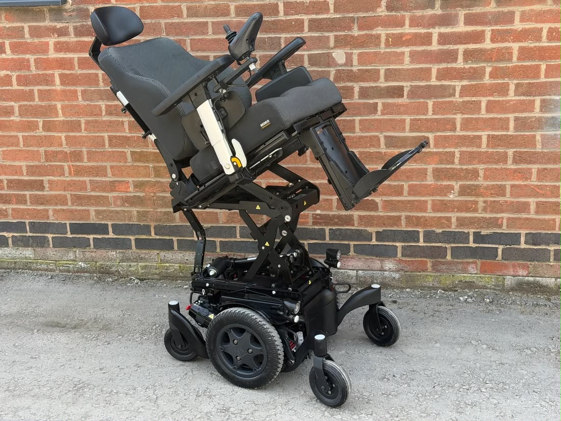 Quickie Q500M Electric Wheelchair | Rising Seat & Tilt | Sedeo Pro - Image 8