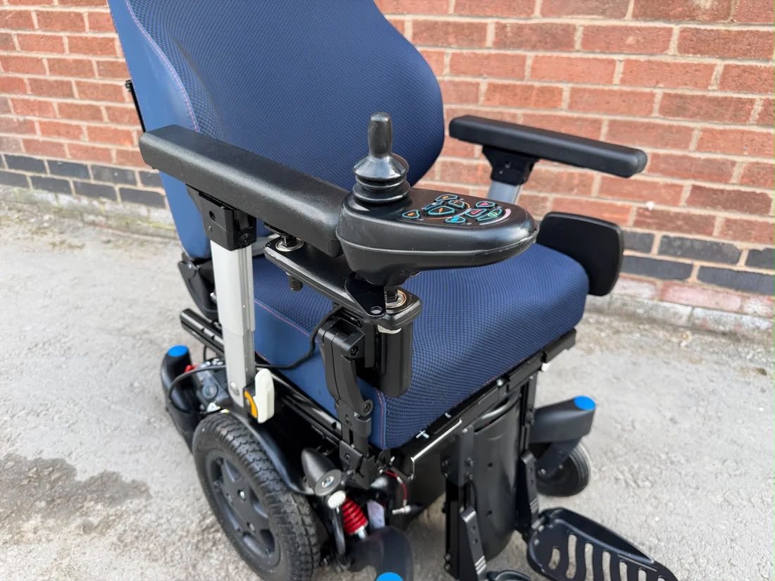 Quickie Q500M Electric Wheelchair | Rising Seat | Tilt | Sedeo Pro - Image 3