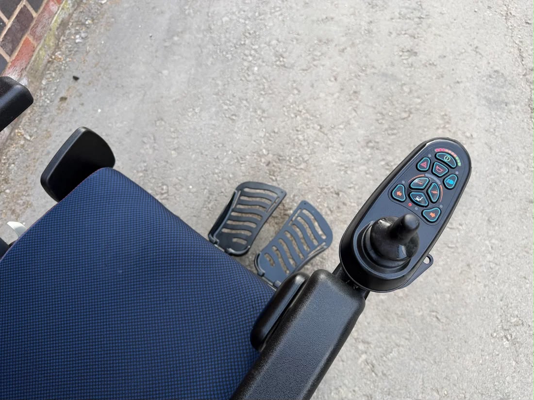 Quickie Q500M Electric Wheelchair | Rising Seat | Tilt | Sedeo Pro - Image 5