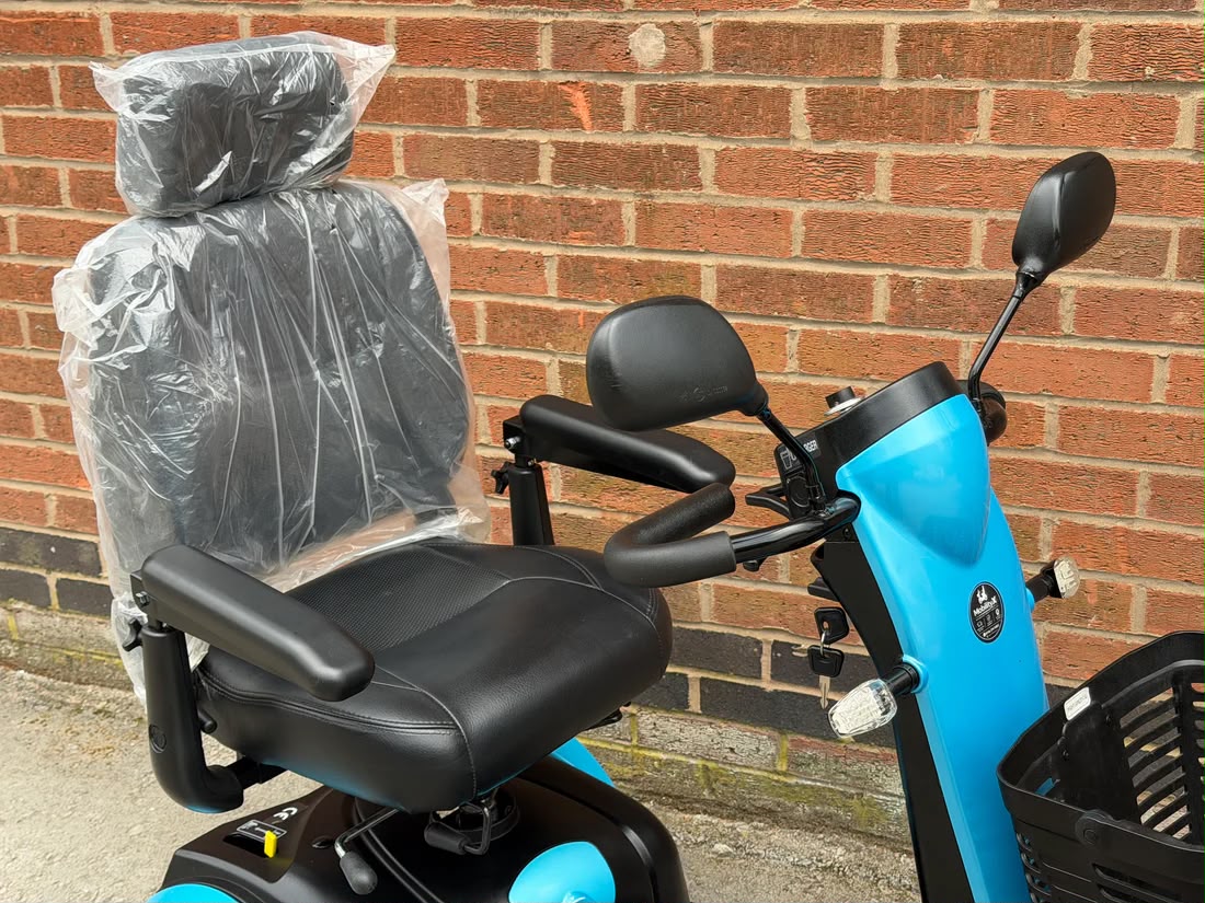 Monarch 4mph Mobility Scooter (Like New) – Pavement Scooter - Image 3