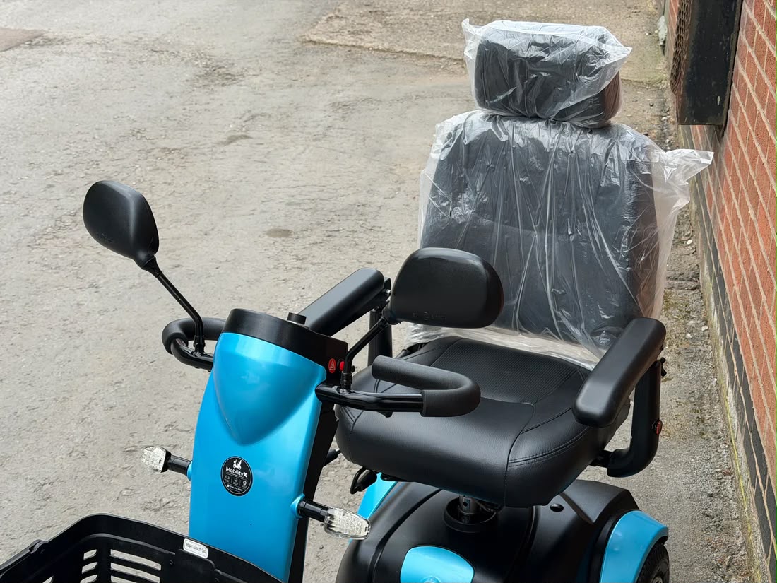 Monarch 4mph Mobility Scooter (Like New) – Pavement Scooter - Image 5